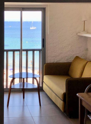 Studio face la plage Le Brusc